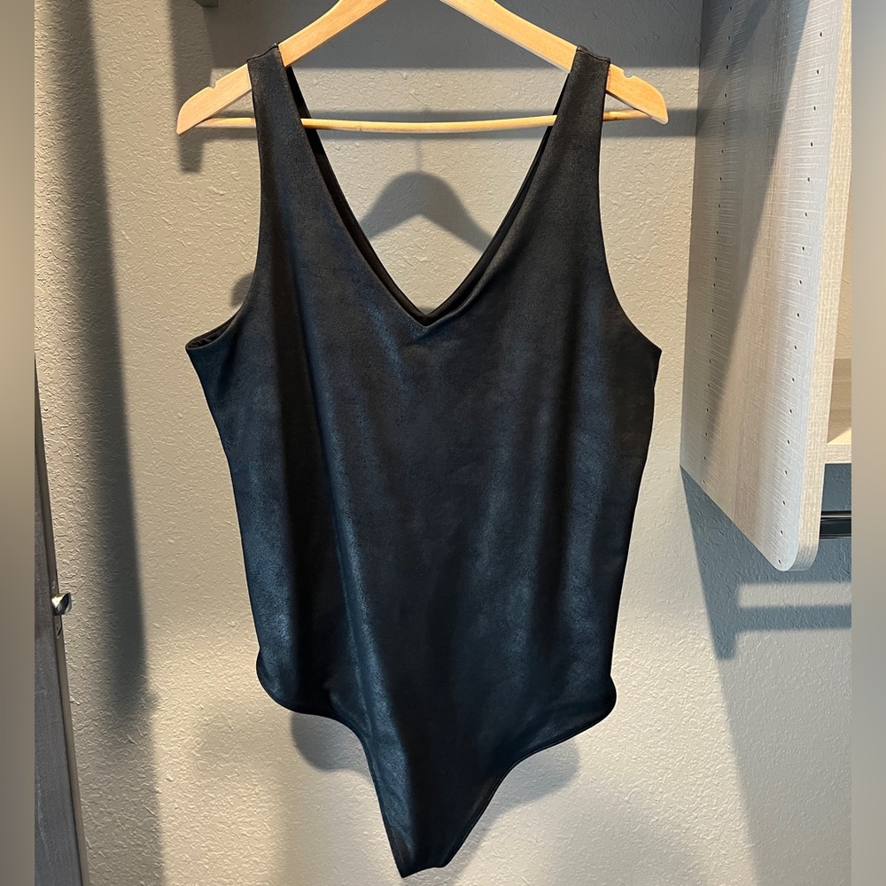 Abercrombie & Fitch faux leather texture bodysuit 🖤